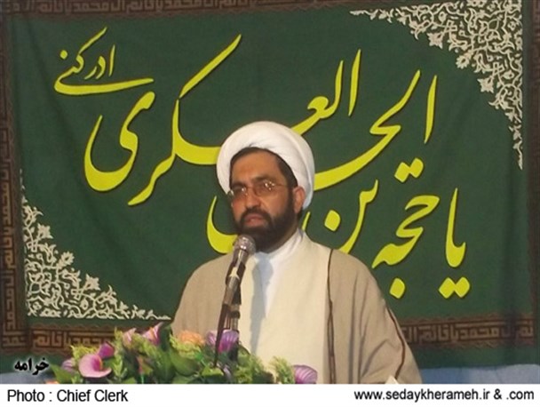 نباید چهره «حافظ» را در ساز و تار و تنبک نشان دهند