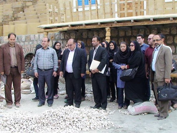 بازدید جمعی از خبرنگاران و مسئولین استانی از روستای فارسیان + تصاویر