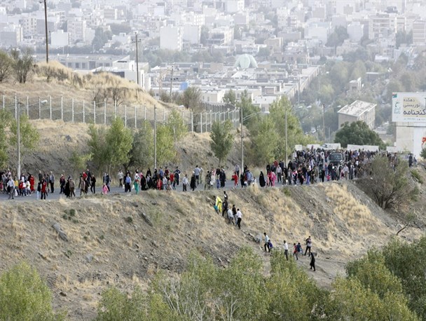همایش بزرگ پیاده روی خانوادگی گرامیداشت هفته ناجا در همدان برگزار شد