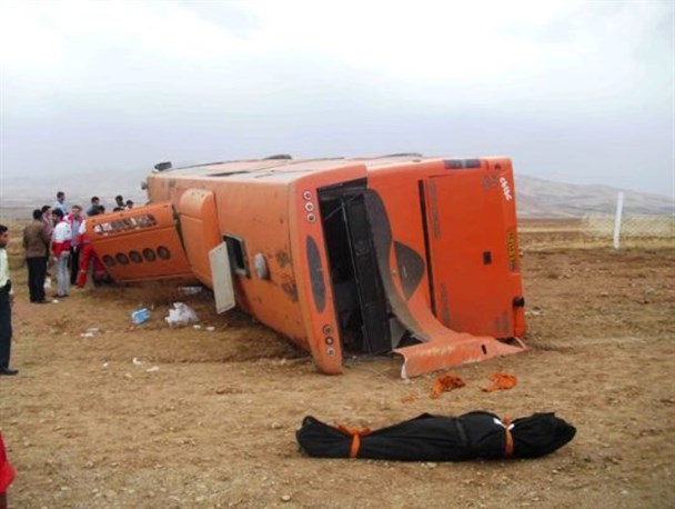 3قربانی و 17مصدوم از بیست سرنشین اتوبوس در جاده وحشت+تصاویر