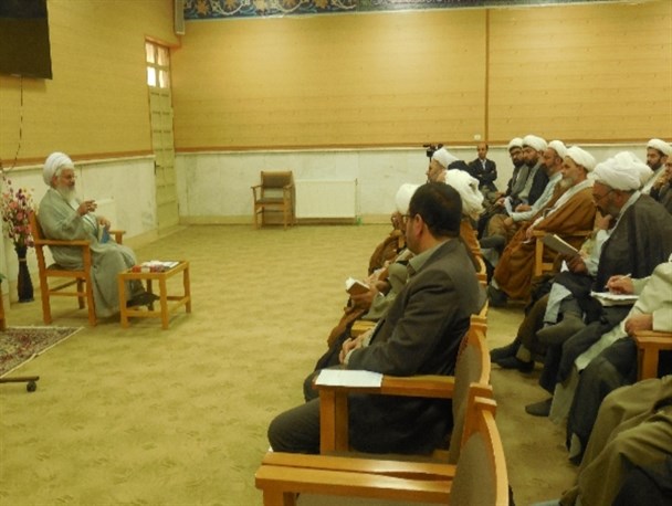 گزارش تصویری از "درس اخلاق" امام جمعه زنجان