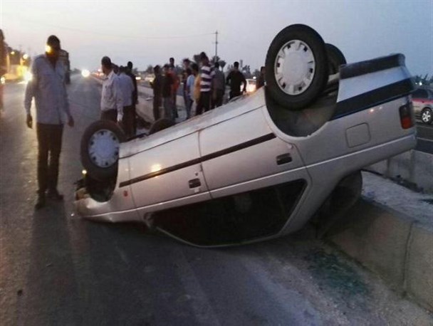 خودرو پژو در محور گناوه -دیلم واژگون شد+ تصویر