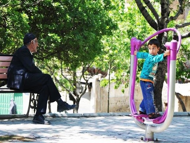 چیدمان ست های ورزشی در پارک های همدان براساس استاندارد های لازم صورت گرفته است