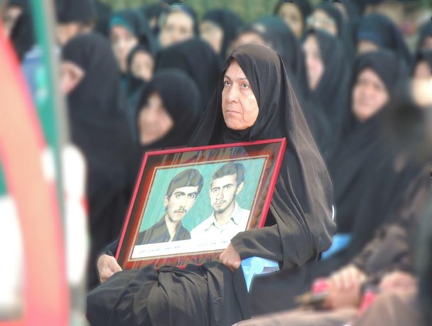عمر پسرم در نصف روز خلاصه شد، اذان صبح به دنیا آمد اذان ظهر شهید شد