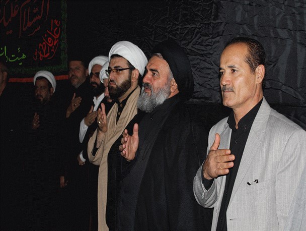 بیرق متبرک حرم سیدالشهداء در حلقه عزاداران دانشگاه آزاد اسلامی سنندج