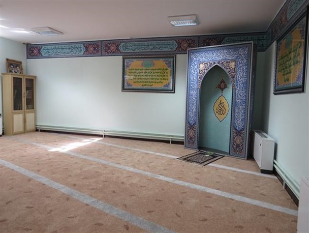 نمازخانه‌هایی که صدای نماینده ولی‌فقیه را هم درآوردند/ بی‌توجهی به نماز در نهادی فرهنگی!