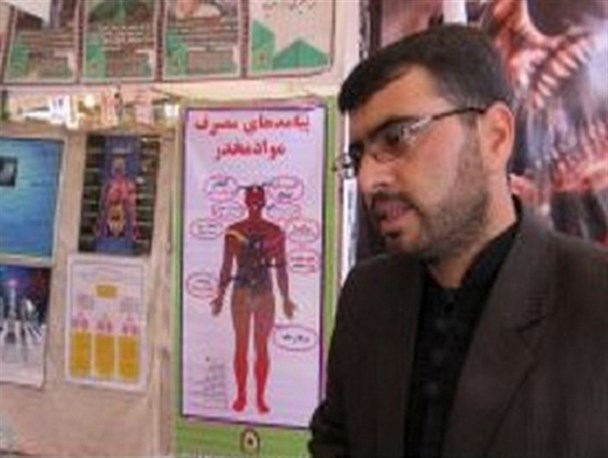 برپایی نمایشگاه پیشگیری از اعتیاد در تیران و کرون/ ریشه ۶۰ درصد جرایم مصرف مواد مخدر است + تصاویر