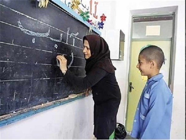 فرهنگی ای که پس از چندین سال مدیریت دبیرستان و هنرستان، آموزگار ابتدایی شد/ تنزل جایگاه به دلیل رأی به رئیسی