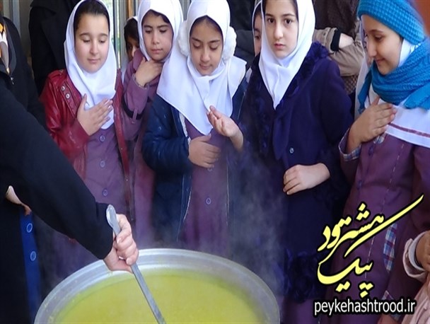 دست های کودکانه پای دیگ نذری+تصاویر