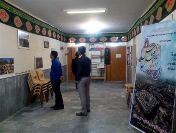 نمایشگاه عکس رهروان حقیقت به مناسبت ایام محرم در آذرشهر برگزار شد