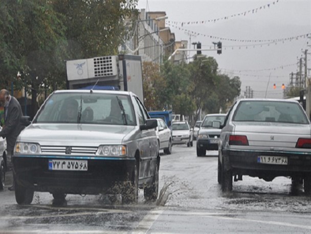 آبگرفتگی معابر اشتهارد به دنبال باران