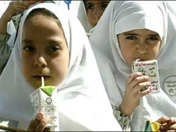 شیر در مدارس نظرآباد توزیع می شود