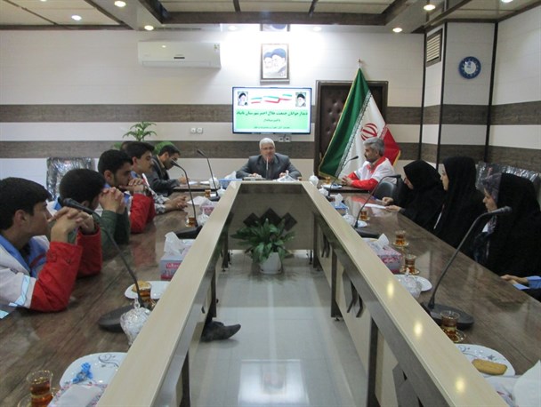 هلال احمر بدون اینکه خط کش وقیمتی بر کار خود بگذارد به نیازمندان وحادثه دیدگان خدمت رسانی می کند
