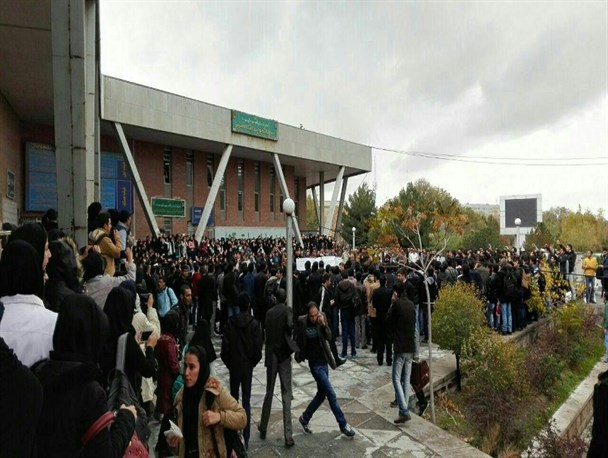 توهین کنندگان به آذربایجان از باکری ها و یاغچیان ها خجالت بکشند/عدم همراهی دانشجویان با شعار های تفرقه انگیز