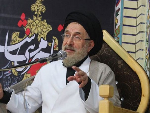 چرا در مراسم یادبود شهدای منا از فردی دعوت می شود که جز تعریف و تمجید از سران فتنه و ایجاد اختلاف حرف دیگری برای گفتن ندارد؟