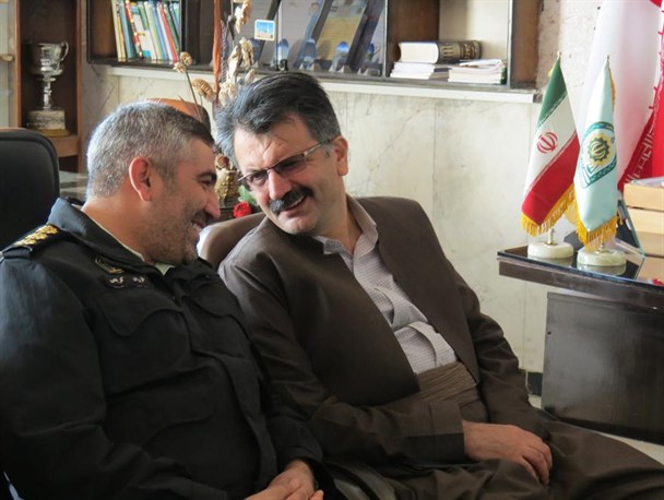نیروی انتظامی مهار کالاهای وارد شده به بازار را برای مردم آسان کند