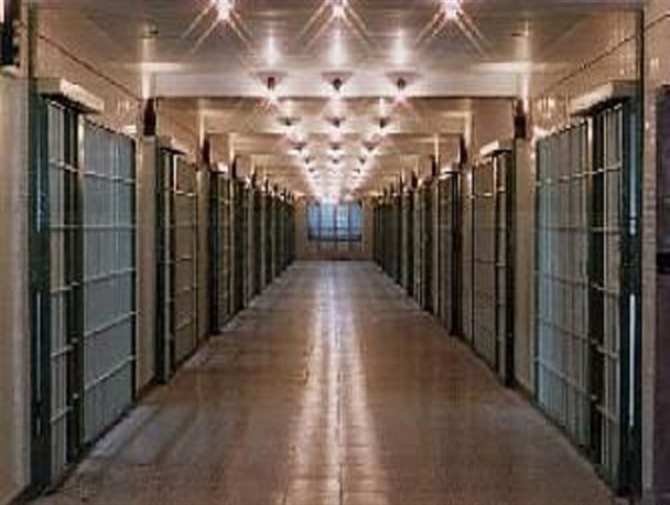 کاهش جمعیت کیفری زندانها اولویت اصلی دستگاه قضا/پیشگیری از جرم نیازمند همکاری همه دستگاهها است