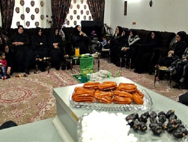 تجملات و اشرافی‌گری آفت امروز روضه‌های خانگی بانوان در قزوین/ معنویتی که زیر کوهی از تجملات غرق شده است