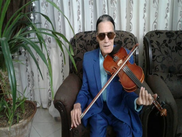 موسیقی مرهم چشمان هنرمند نابینا شد/گفتگو با استاد نابینای موسیقی در البرز