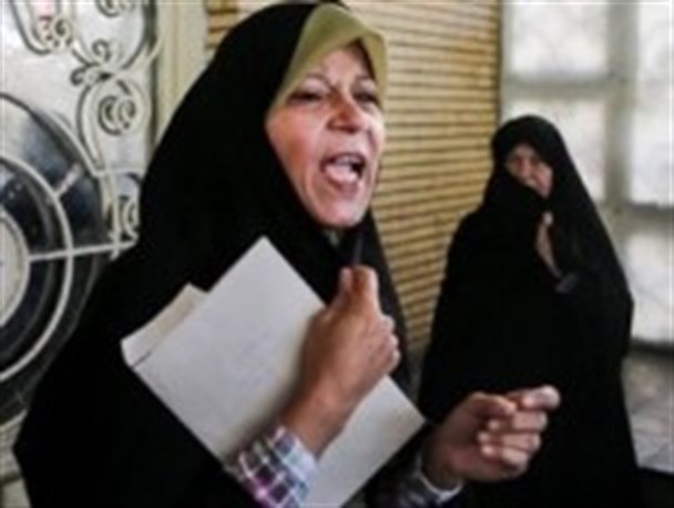 سخنرانی فائزه هاشمی در منزل یکی از هواداران خود در مشهد