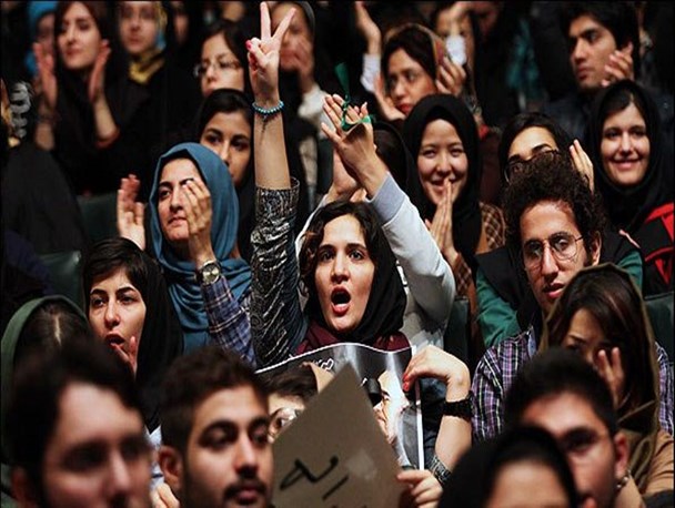 تشکل های یک بار مصرف نتیجه نفوذ جریان های سیاسی بیرون دانشگاه است/جریانات سیاسی ضربه مهلک به جنبش دانشجویی اند