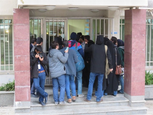 از کف زدن دانشجویان در شب رحلت پیامبر (ص) تا تذکر مجری