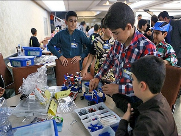 برپایی نمایشگاه دستاوردهای علمی و پژوهشی دانش آموزان در همدان