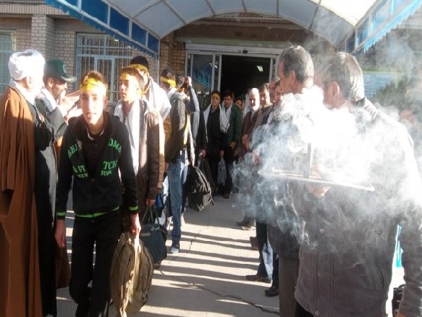 اعزام 120 نفر از دانش آموزان تیران و کرون به کربلای ایران/ تصاویر