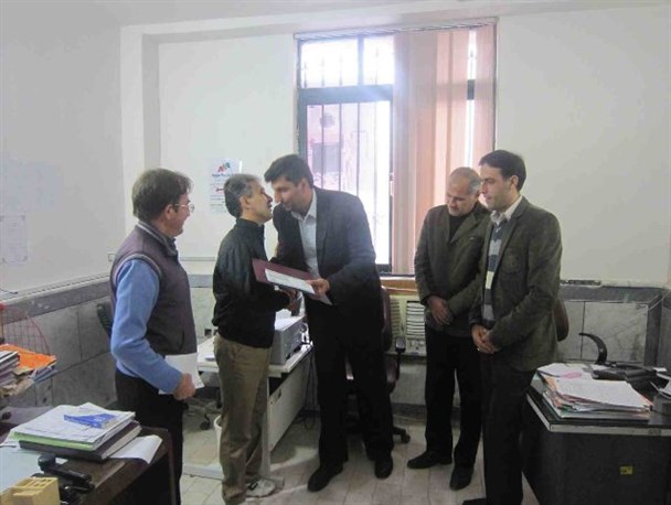 تجلیل از کارکنان معلول اداره بهزیستی شهرستان آزادشهر + عکس