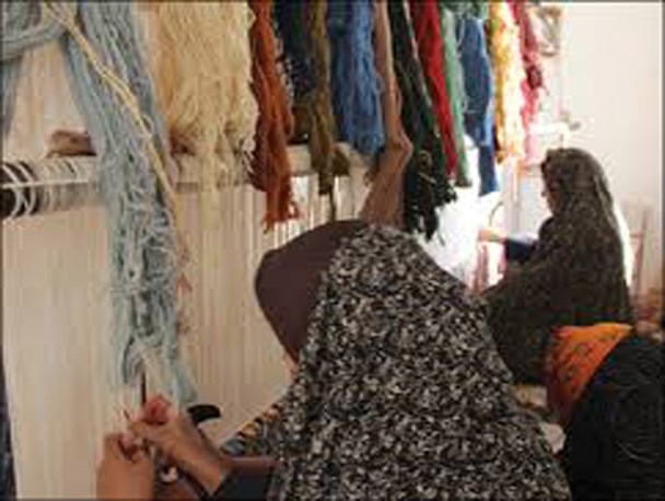 بدقولی سازمان تامین اجتماعی در بیمه کردن فرش بافان/ اکثر کارخانه ها با 30درصد توان خود فعالیت می کنند/ 19 ماه فروش نداشته ام