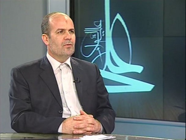 مذاکره کنندگان باید مسئولیت کارشان را بپذیرند/ دشمن به بهانه های مختلف سعی در تخریب انقلاب دارد