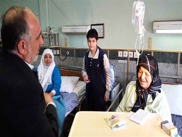 گزارش تصویری عیادت خادمین مسجد جمکران از بیماران بیمارستان شهدای ۱۵ خرداد ورامین