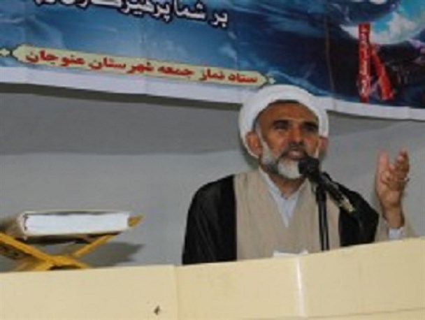 مسئولان نباید رفع مشکلات کشور را در توافق با دشمن بدانند/باید محور اسلام را با وحدت حفظ کرد