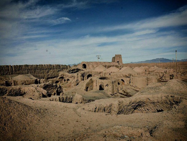 قلعه تاریخی روستای کریم آباد رشتخوار نیازمند بازسازی است
