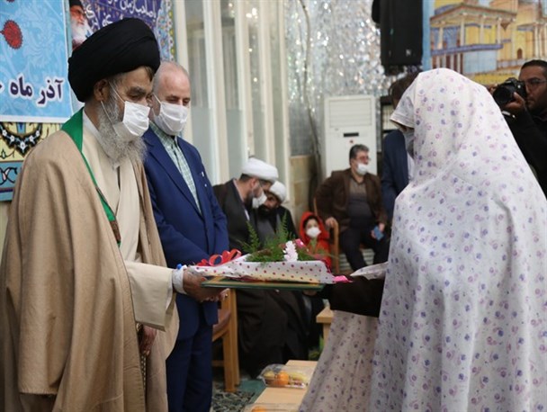 مراسم اهدای جهیزیه به زوج‌های جوان و جشن میلاد حضرت زینب(س) در قم