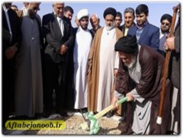 ساختمان جدید حوزه علمیه امام صادق(ع) گچساران کلنگ‌زنی شد + تصاویر