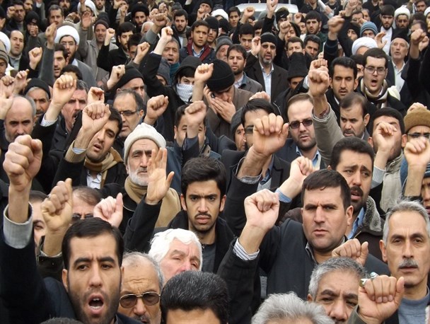 راهپیمایی مردم ولایتمدار بناب در اعتراض به اعدام شیخ نمر +تصاویر