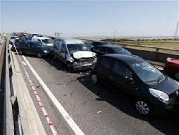 تصادف زنجیره‌ای ۷ مصدوم بر جای گذاشت