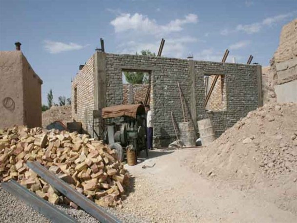 کمک به ساخت و تعمیر مسکن 19 خانواده مددجو در شهر گرماب