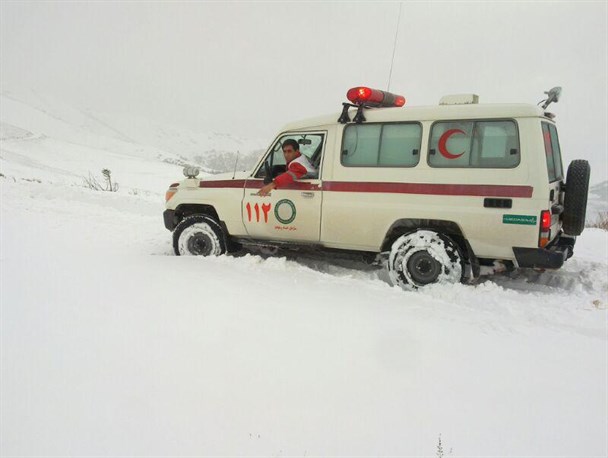 نجات معلم روستای قازانچای توسط نجاتگران هلال احمر بستان آباد