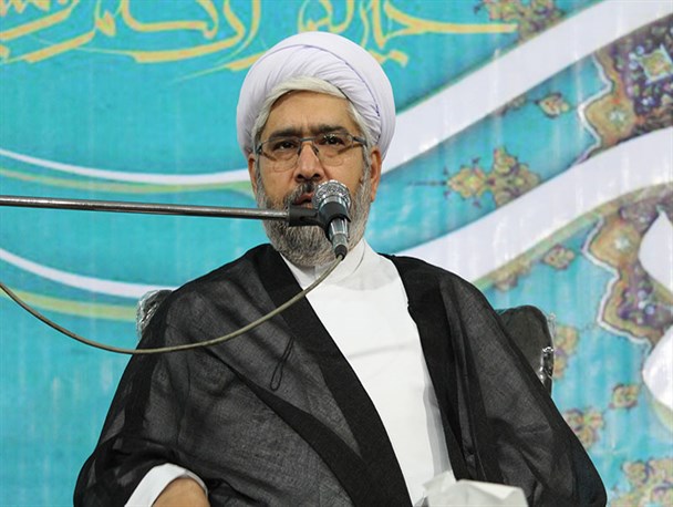 استفاده غلط از فضای مجازی بنیان خانواده را متزلزل می کند