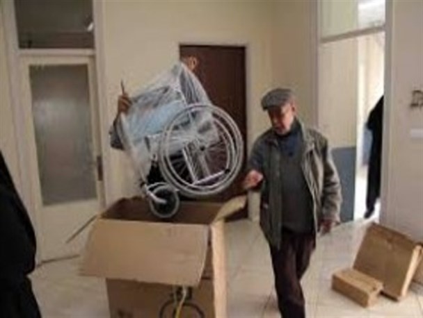سه عدد ویلچر به بیماران نیازمند شهرستان زابل اهدا شد