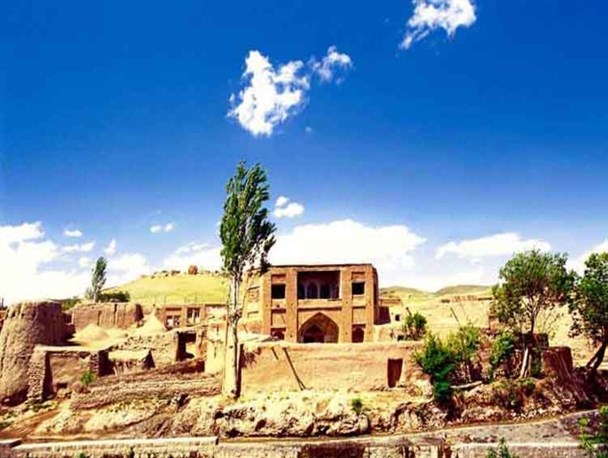 روستاهایی که فقط با یک تابلو شهر می‌شوند/ از نبود آب شرب مناسب تا طی کردن 70 کیلومتر برای پیدا کردن بنزین