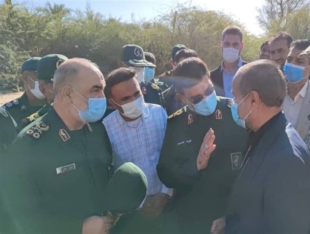 بازدید فرمانده کل سپاه پاسداران انقلاب اسلامی از مناطق سیل‌زده میناب/ اعزام ماشین‌آلات مهندسی سپاه به مناطق سیل‌زده