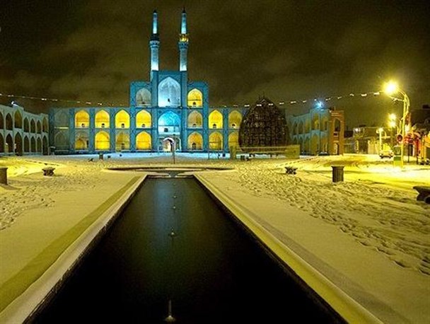 برف چرخ حرکت در یزد را قفل کرد/ از تعطیلی تاکسی تلفنی‌ها تا لغو همایش ملی
