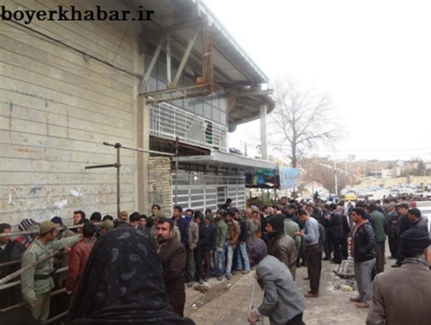 از تعطیلی سبد کالا به علت خالی شدن انبار تا نوشتن اسم در صف از ساعت یک بامداد