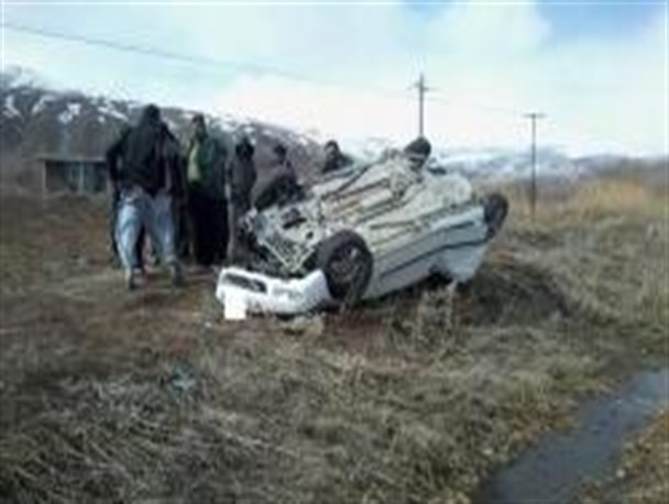 واژگونی خودرو سمند در محور ایلام به کارزان  پنج زخمی بر جای گذاشت