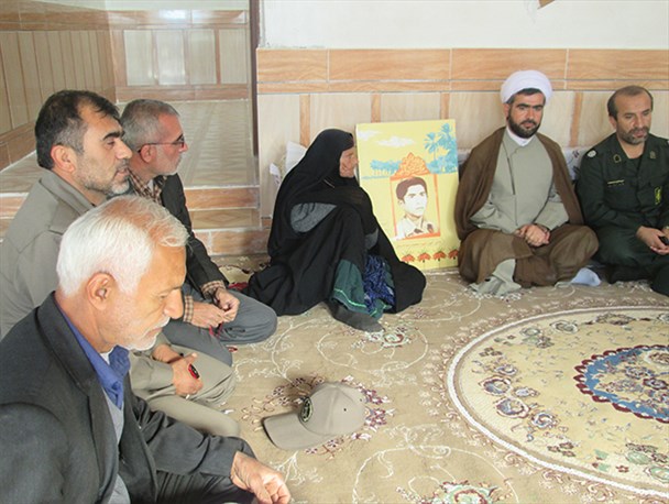 سرکشی مسئولان بهمئی از خانواده سه شهید این شهرستان+تصاویر