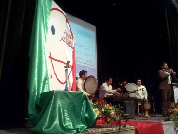 جشنواره استانی شعر طنز جوان در مهریز برگزار شد+چند تصویر