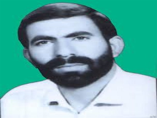 تابلوی پدر شهیدم را از سر درب اداری پایین آوردند